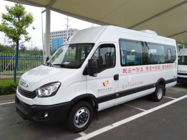 依維柯7米采血車